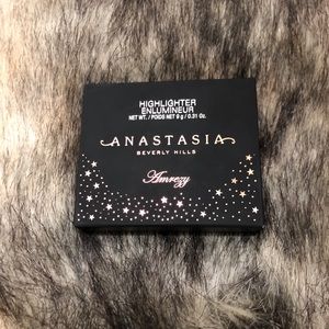 ABH x Amrezy Highlighter